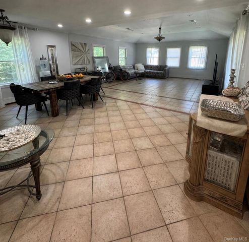 1498 Kew Avenue, Hewlett, NY 11557