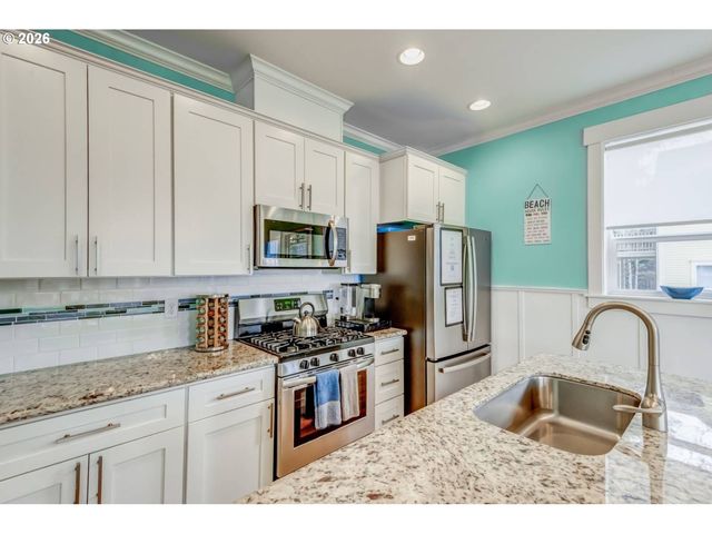 2442 Sw DUNE Ave, Lincoln City, OR 97367