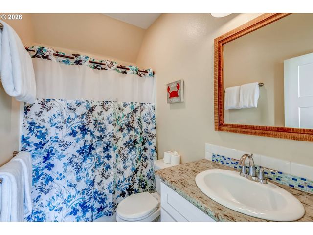 2442 Sw DUNE Ave, Lincoln City, OR 97367