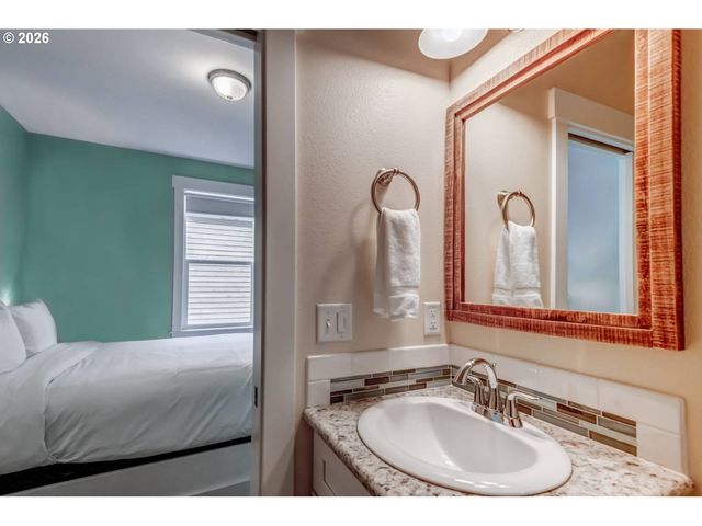 2442 Sw DUNE Ave, Lincoln City, OR 97367