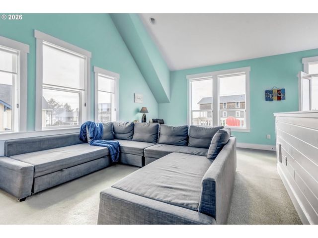 2442 Sw DUNE Ave, Lincoln City, OR 97367