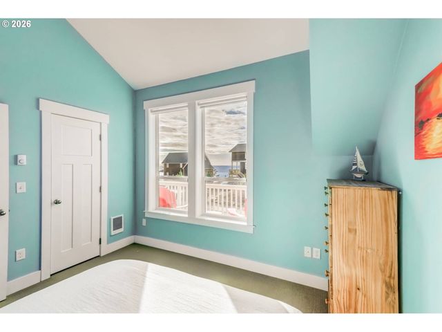 2442 Sw DUNE Ave, Lincoln City, OR 97367