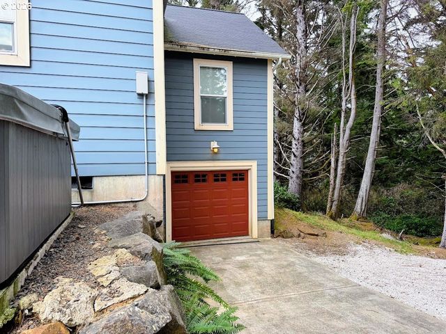 2442 Sw DUNE Ave, Lincoln City, OR 97367