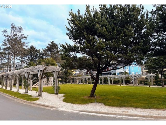 2442 Sw DUNE Ave, Lincoln City, OR 97367