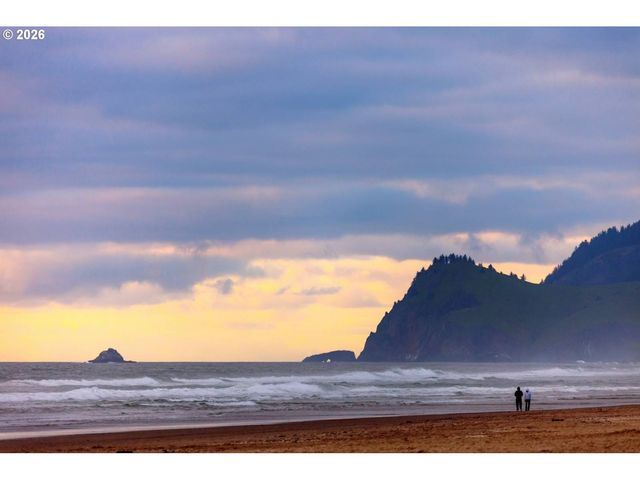 2442 Sw DUNE Ave, Lincoln City, OR 97367