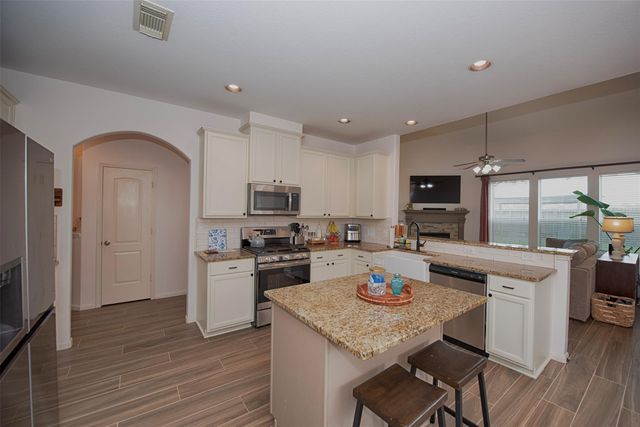 6511 Canyon Mist Lane, Dickinson, TX 77539