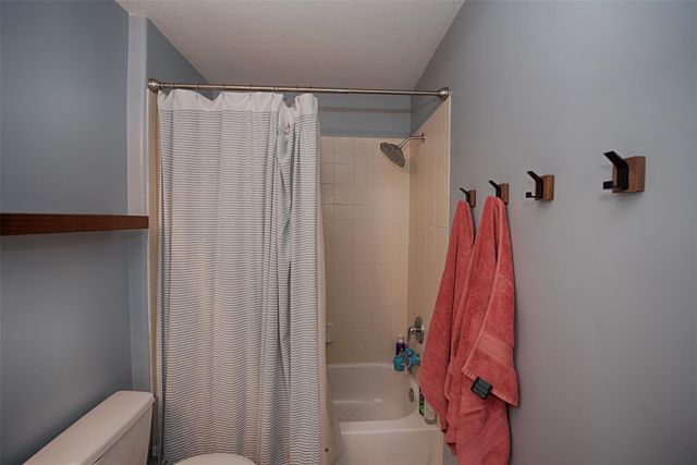 6511 Canyon Mist Lane, Dickinson, TX 77539