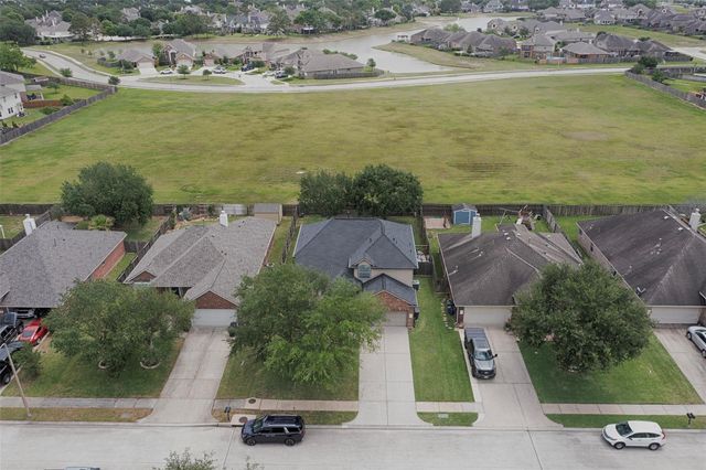6511 Canyon Mist Lane, Dickinson, TX 77539