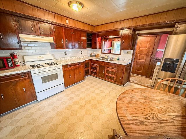 311 Wagner Ave, City Of But Nw, PA 16001