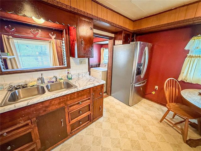 311 Wagner Ave, City Of But Nw, PA 16001
