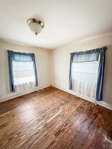 311 Wagner Ave, City Of But Nw, PA 16001
