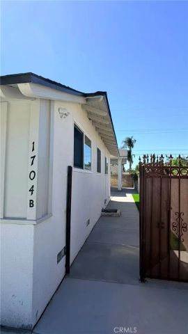 1704 E Vine Avenue B, West Covina, CA 91791
