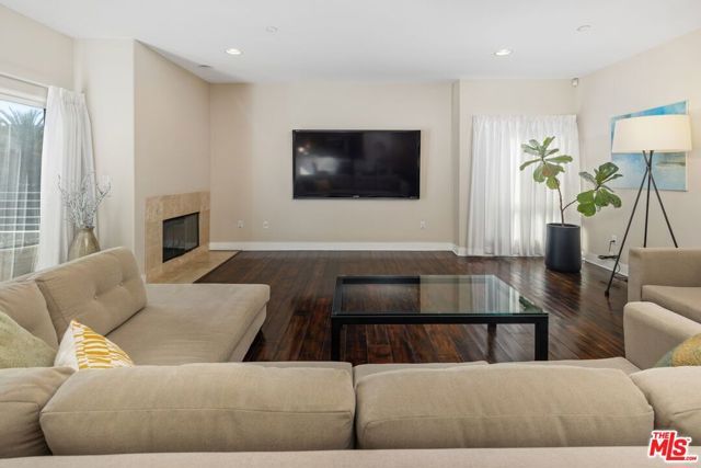 7249 Franklin Avenue 401, Los Angeles, CA 90046