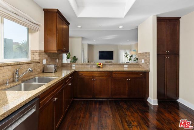 7249 Franklin Avenue 401, Los Angeles, CA 90046