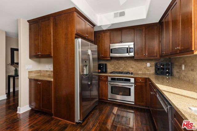 7249 Franklin Avenue 401, Los Angeles, CA 90046