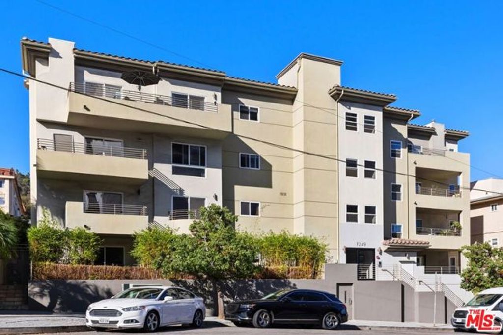 7249 Franklin Avenue 401, Los Angeles, CA 90046