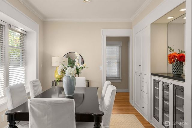 4549 Thackeray Place NE, Seattle, WA 98105