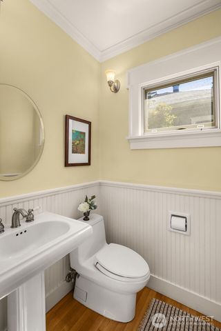 4549 Thackeray Place NE, Seattle, WA 98105