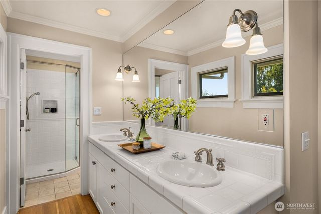 4549 Thackeray Place NE, Seattle, WA 98105