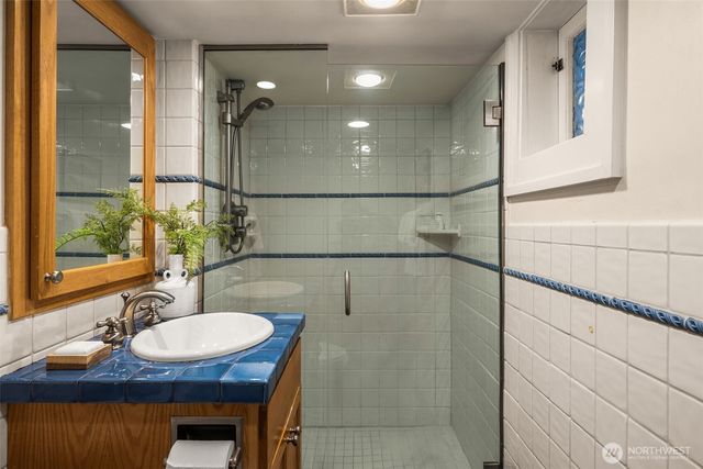 4549 Thackeray Place NE, Seattle, WA 98105