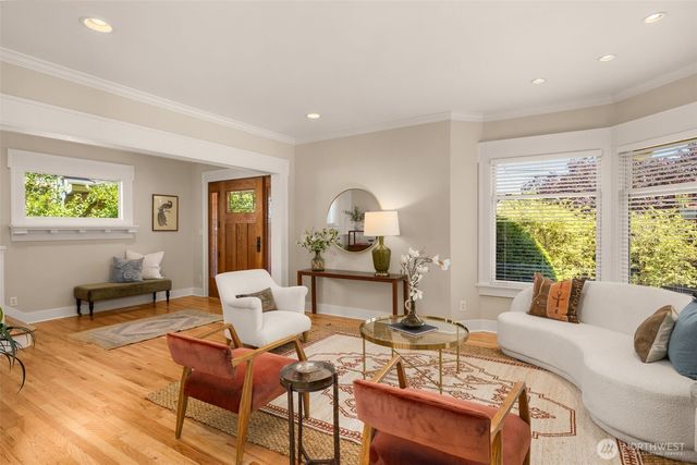 4549 Thackeray Place NE, Seattle, WA 98105