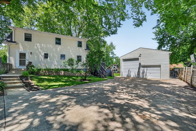 1212 Dean Street, St. Charles, IL 60174