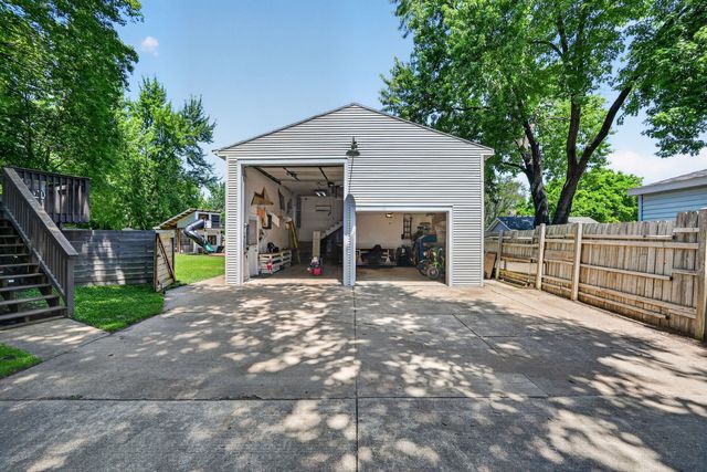 1212 Dean Street, St. Charles, IL 60174