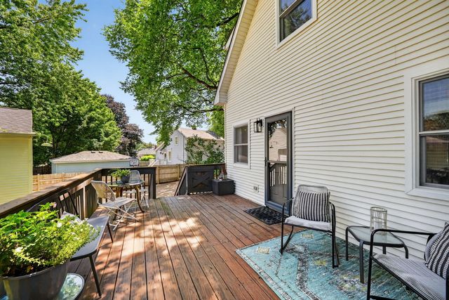 1212 Dean Street, St. Charles, IL 60174