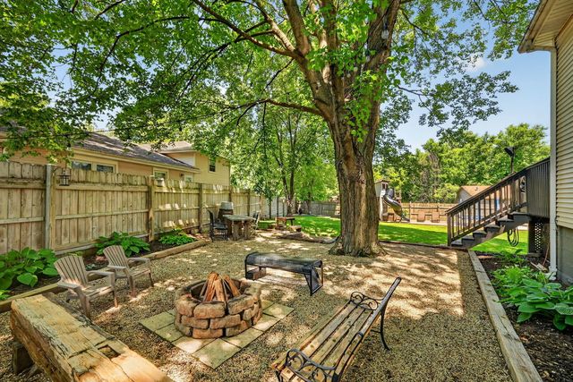 1212 Dean Street, St. Charles, IL 60174