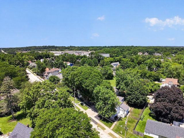 1212 Dean Street, St. Charles, IL 60174