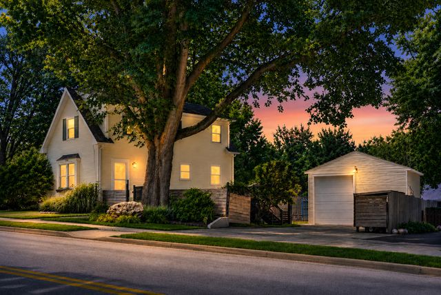 1212 Dean Street, St. Charles, IL 60174