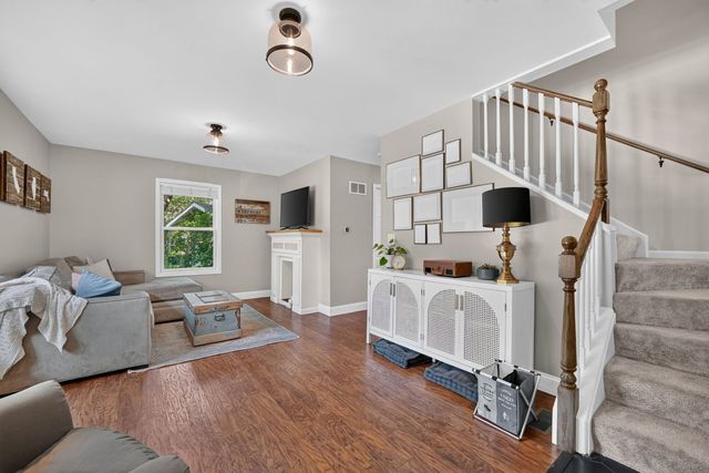 1212 Dean Street, St. Charles, IL 60174