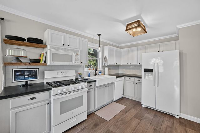 1212 Dean Street, St. Charles, IL 60174