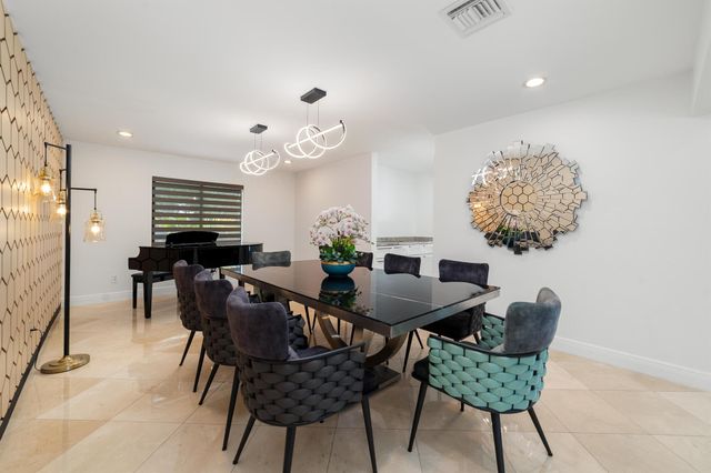 12677 Pineacre Lane, Wellington, FL 33414