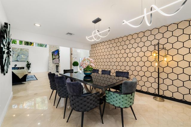 12677 Pineacre Lane, Wellington, FL 33414