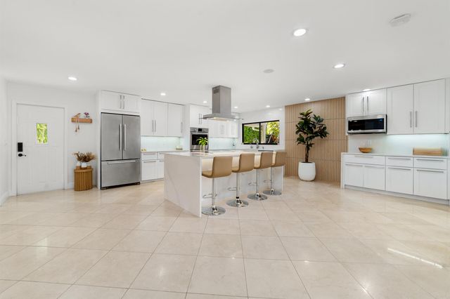 12677 Pineacre Lane, Wellington, FL 33414