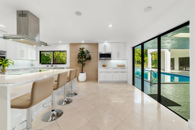 12677 Pineacre Lane, Wellington, FL 33414