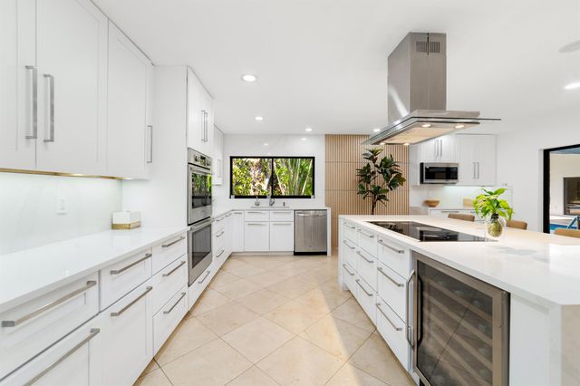 12677 Pineacre Lane, Wellington, FL 33414