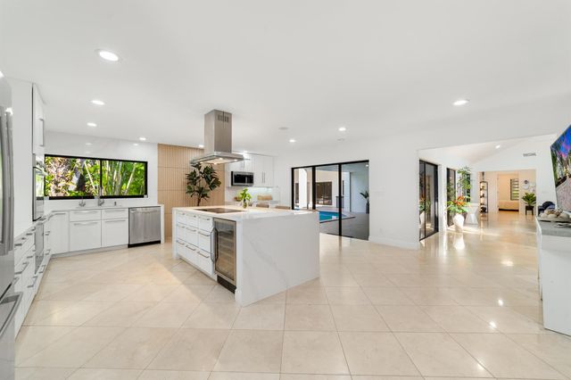 12677 Pineacre Lane, Wellington, FL 33414