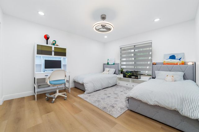 12677 Pineacre Lane, Wellington, FL 33414