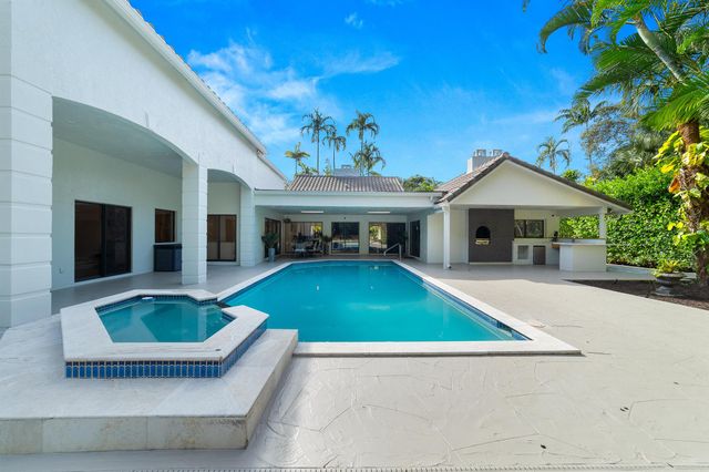 12677 Pineacre Lane, Wellington, FL 33414