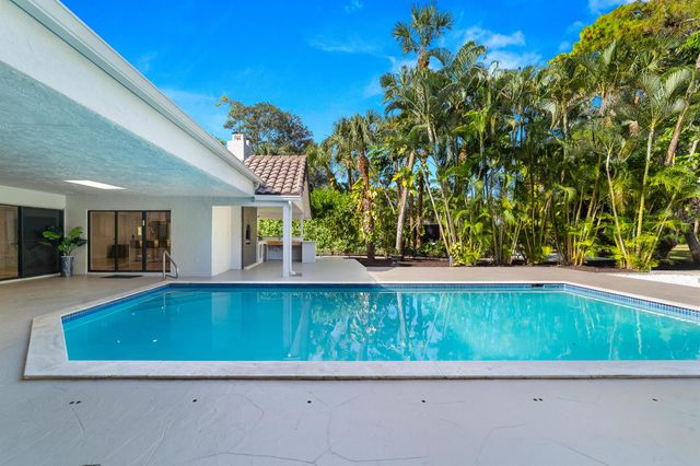 12677 Pineacre Lane, Wellington, FL 33414