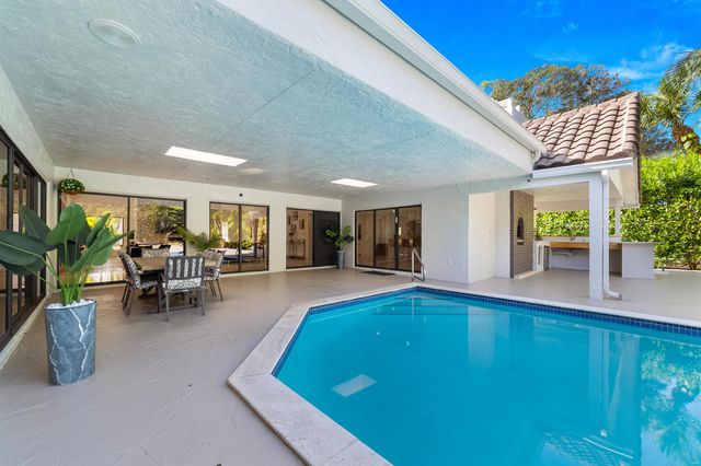 12677 Pineacre Lane, Wellington, FL 33414