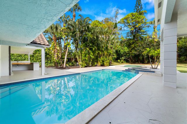 12677 Pineacre Lane, Wellington, FL 33414