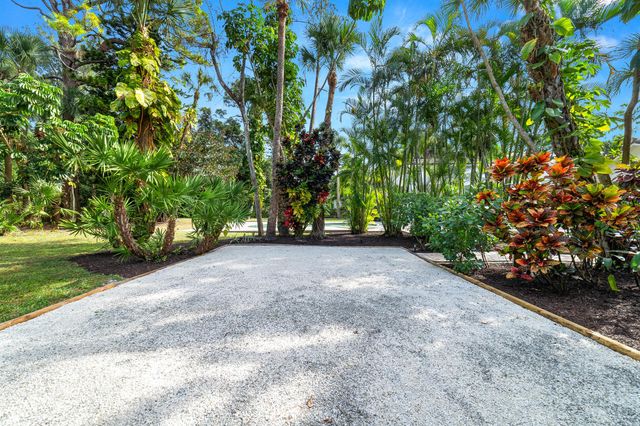 12677 Pineacre Lane, Wellington, FL 33414