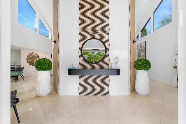 12677 Pineacre Lane, Wellington, FL 33414