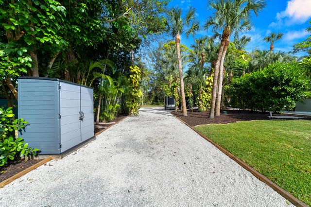 12677 Pineacre Lane, Wellington, FL 33414