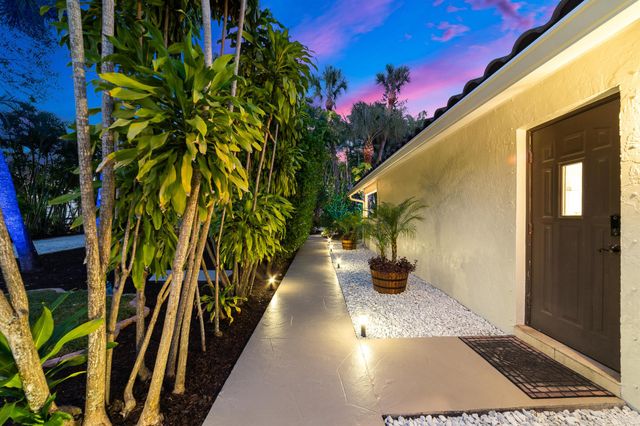 12677 Pineacre Lane, Wellington, FL 33414