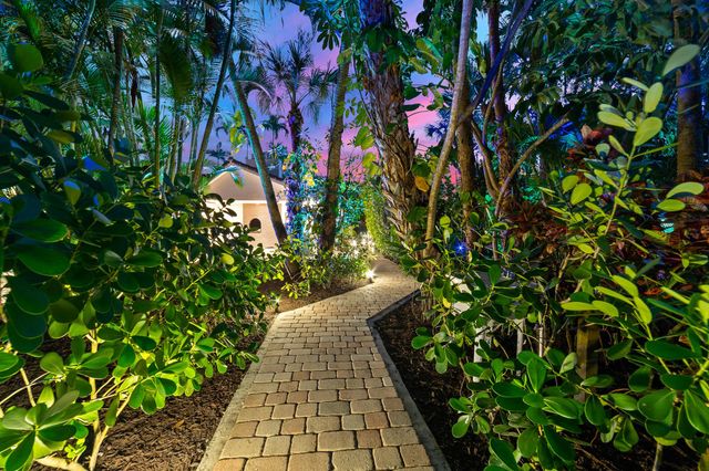 12677 Pineacre Lane, Wellington, FL 33414