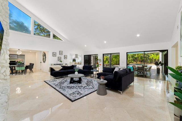 12677 Pineacre Lane, Wellington, FL 33414